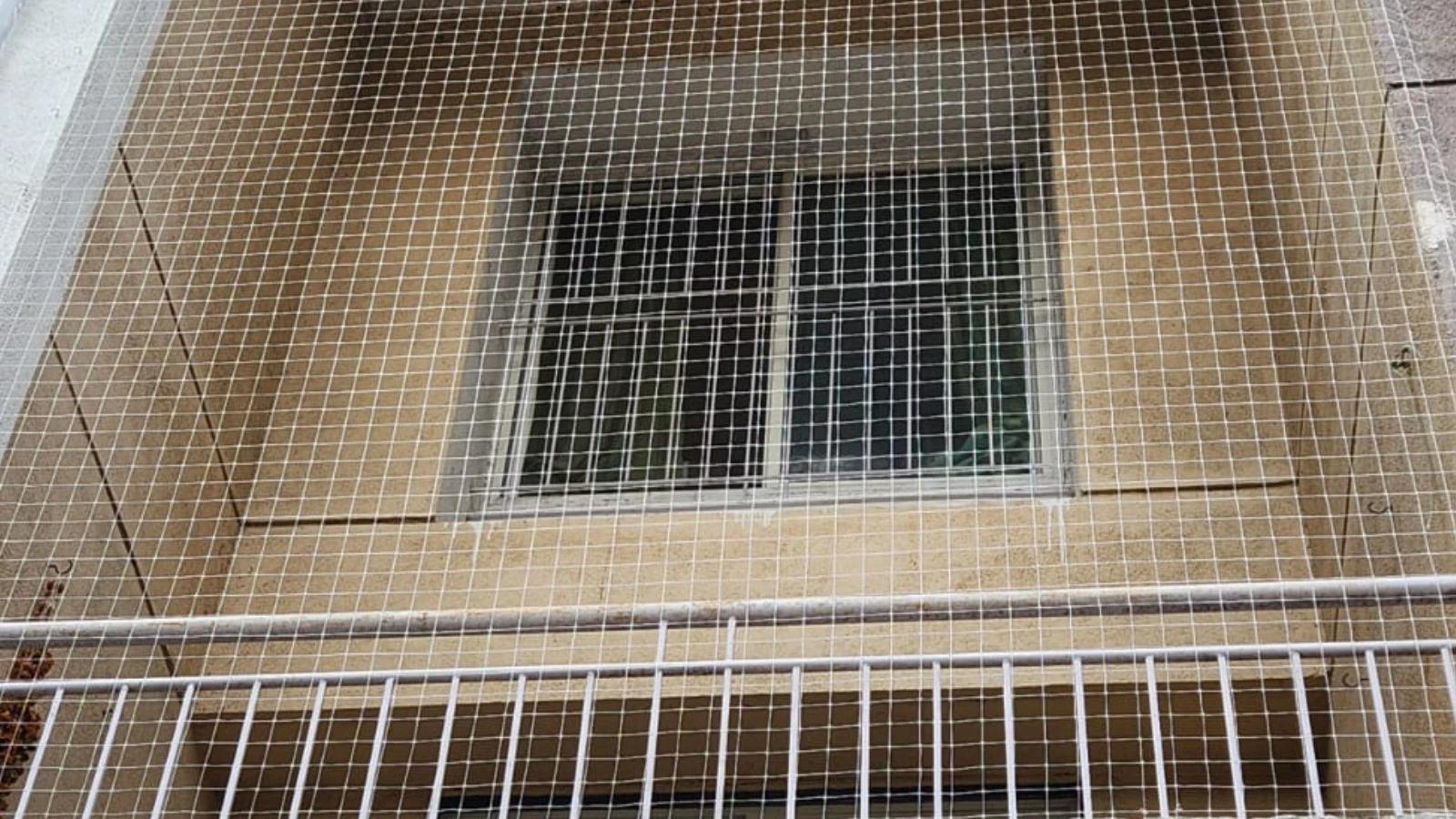 Kids safety mesh for windows and balconies