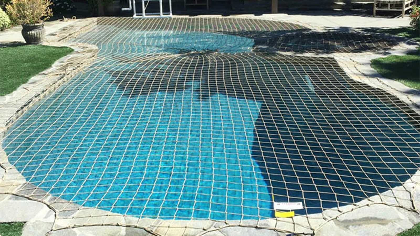 Durable swimming pool cover net for protection